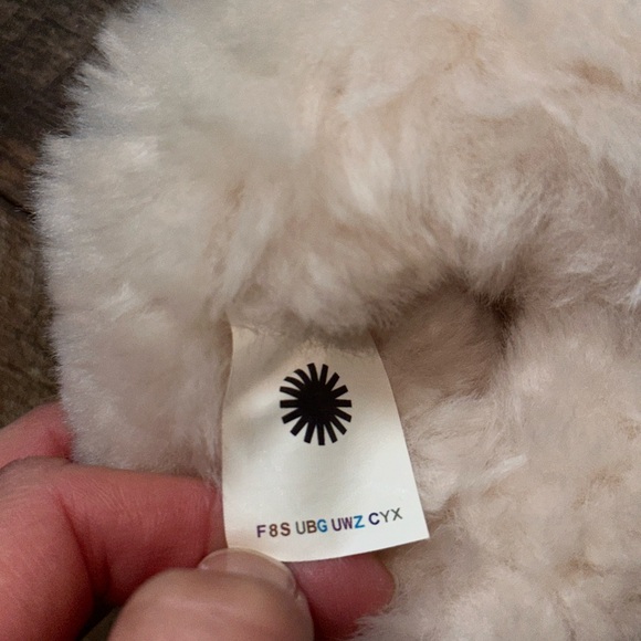 Uggs size S - Picture 7 of 7